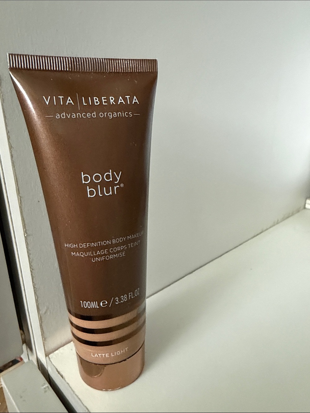 Body Blur High Definition Body Makeup - Latte Light (Brown)